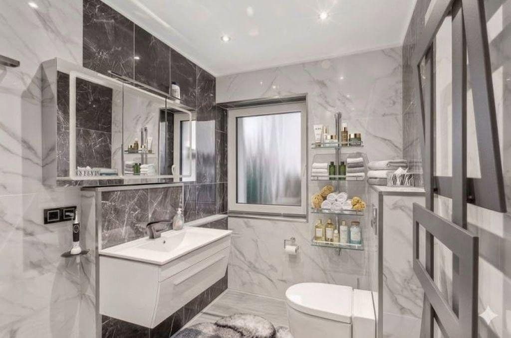 Predaj domu 242 m², pozemok 451 m², Friedrichsdorf, Hesensko Predaj domu 242 m², pozemok 451 m², Friedrichsdorf, Hesensko