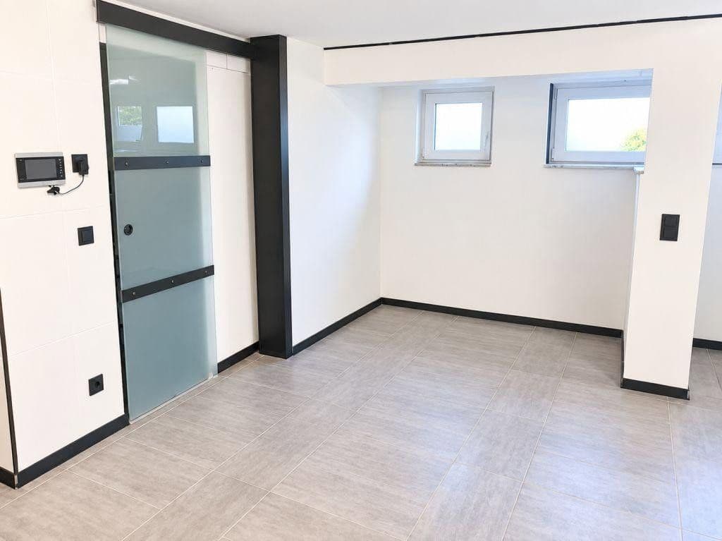 Predaj domu 242 m², pozemok 451 m², Friedrichsdorf, Hesensko Predaj domu 242 m², pozemok 451 m², Friedrichsdorf, Hesensko