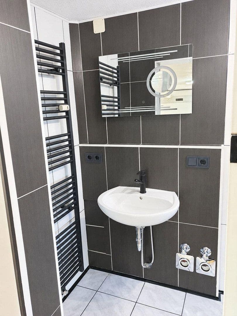 Predaj domu 242 m², pozemok 451 m², Friedrichsdorf, Hesensko Predaj domu 242 m², pozemok 451 m², Friedrichsdorf, Hesensko