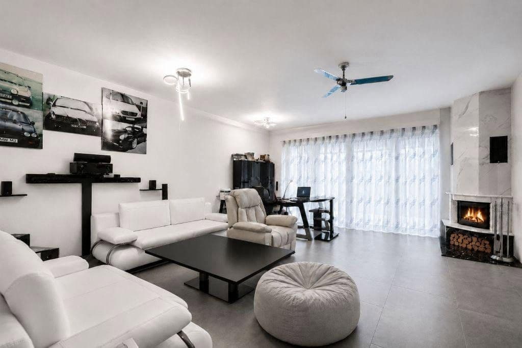 Predaj domu 242 m², pozemok 451 m², Friedrichsdorf, Hesensko Predaj domu 242 m², pozemok 451 m², Friedrichsdorf, Hesensko