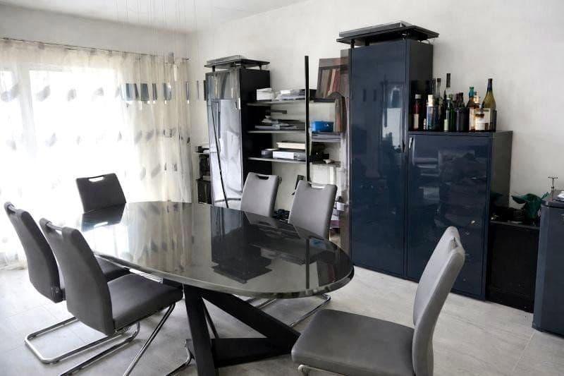 Predaj domu 242 m², pozemok 451 m², Friedrichsdorf, Hesensko Predaj domu 242 m², pozemok 451 m², Friedrichsdorf, Hesensko