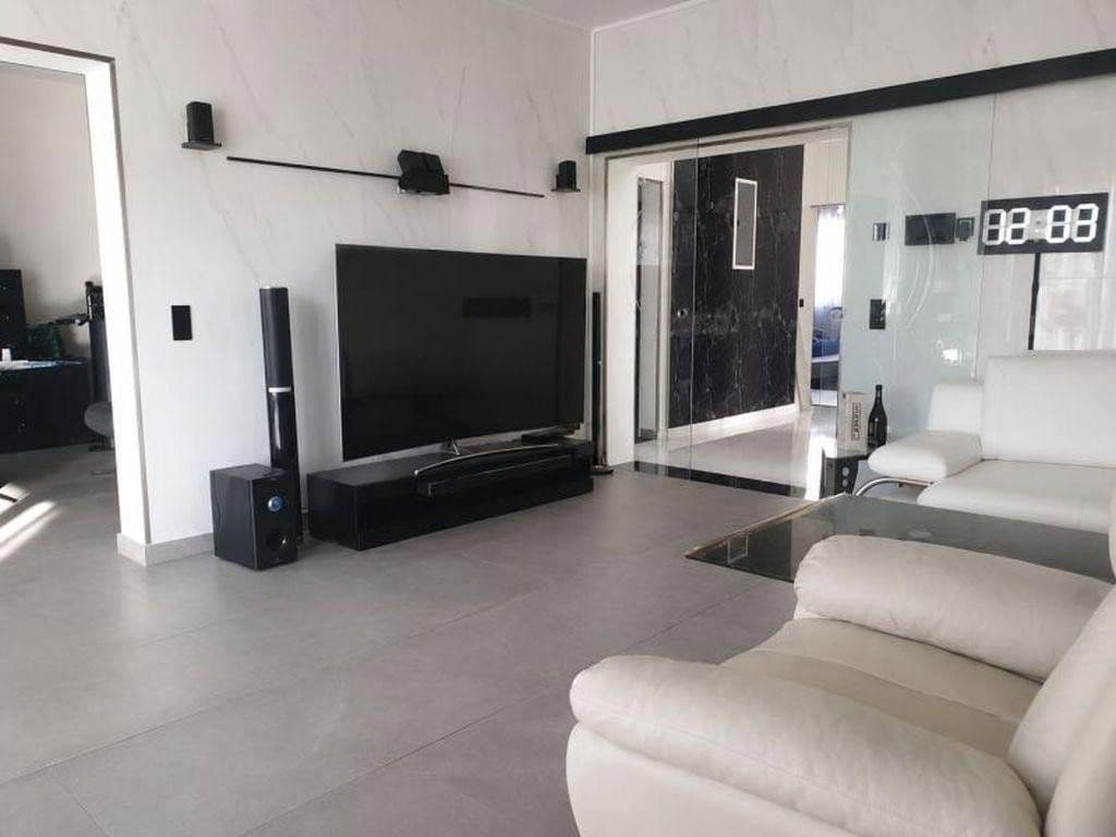Predaj domu 242 m², pozemok 451 m², Friedrichsdorf, Hesensko Predaj domu 242 m², pozemok 451 m², Friedrichsdorf, Hesensko
