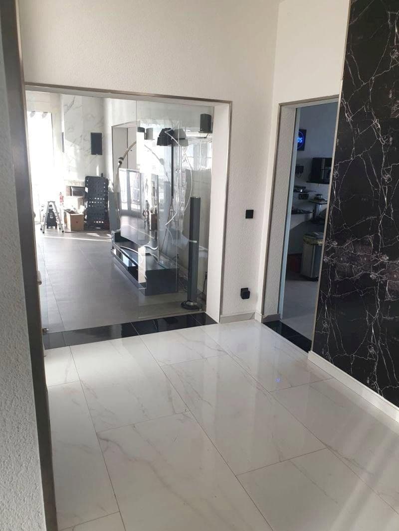 Predaj domu 242 m², pozemok 451 m², Friedrichsdorf, Hesensko Predaj domu 242 m², pozemok 451 m², Friedrichsdorf, Hesensko