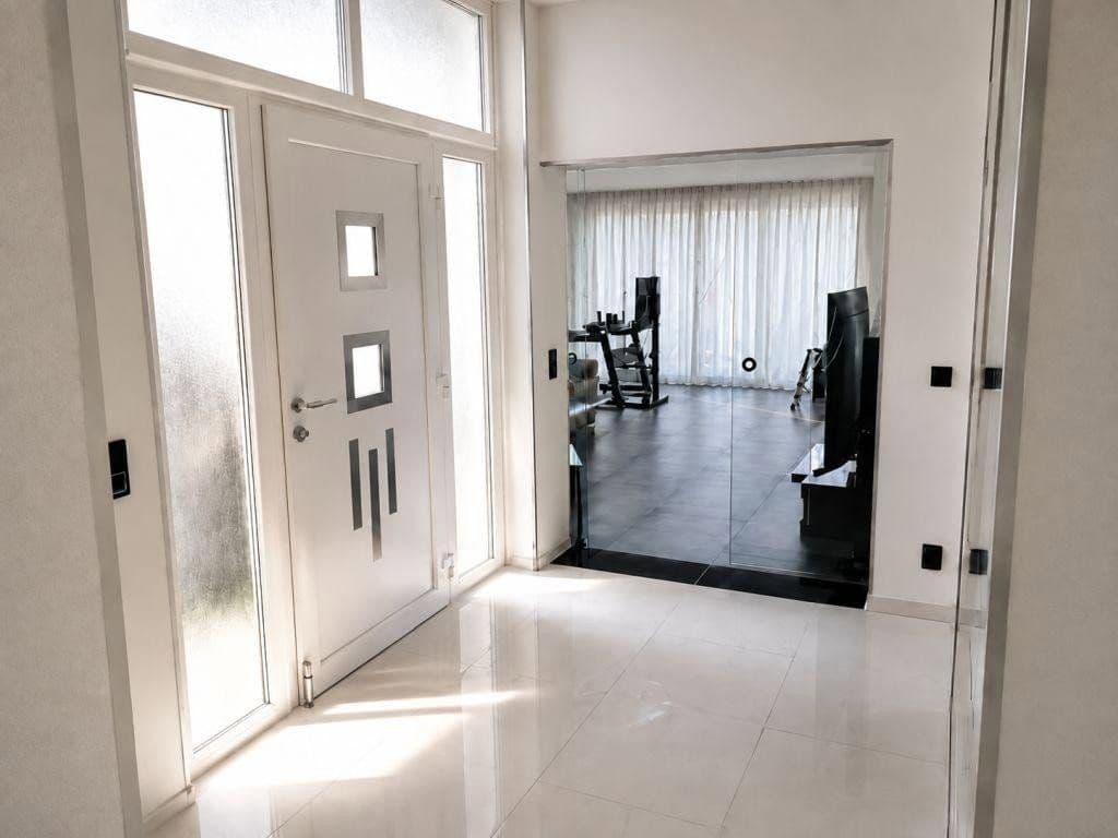 Predaj domu 242 m², pozemok 451 m², Friedrichsdorf, Hesensko Predaj domu 242 m², pozemok 451 m², Friedrichsdorf, Hesensko