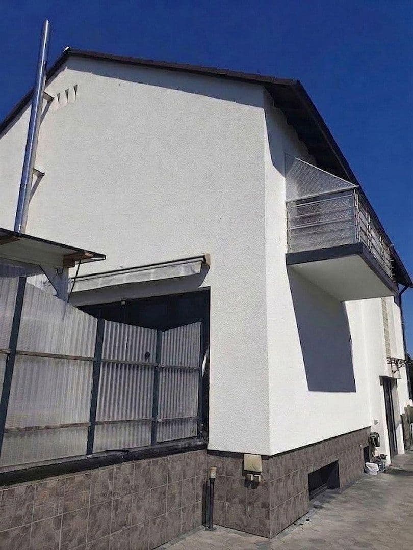 Predaj domu 242 m², pozemok 451 m², Friedrichsdorf, Hesensko Predaj domu 242 m², pozemok 451 m², Friedrichsdorf, Hesensko