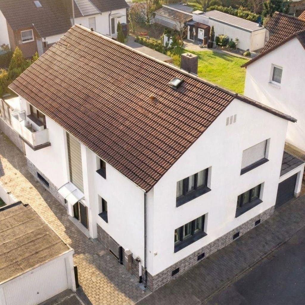 Predaj domu 242 m², pozemok 451 m², Friedrichsdorf, Hesensko Predaj domu 242 m², pozemok 451 m², Friedrichsdorf, Hesensko