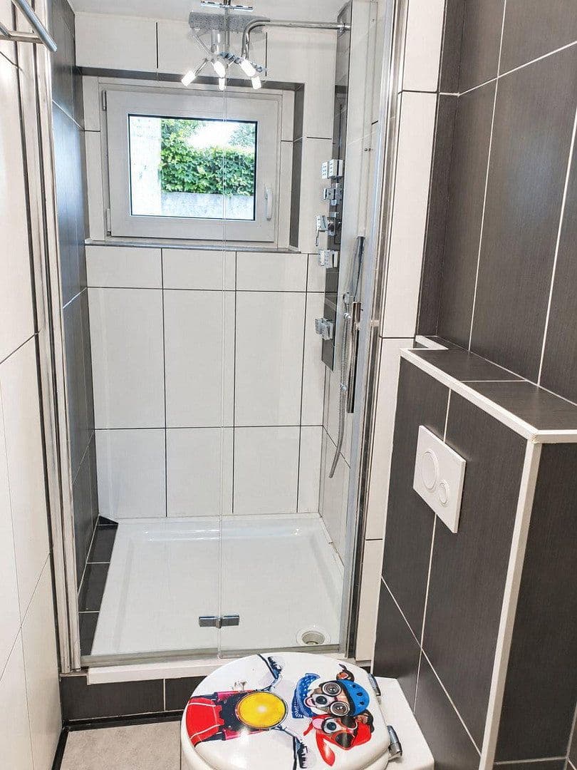 Predaj domu 242 m², pozemok 451 m², Friedrichsdorf, Hesensko Predaj domu 242 m², pozemok 451 m², Friedrichsdorf, Hesensko