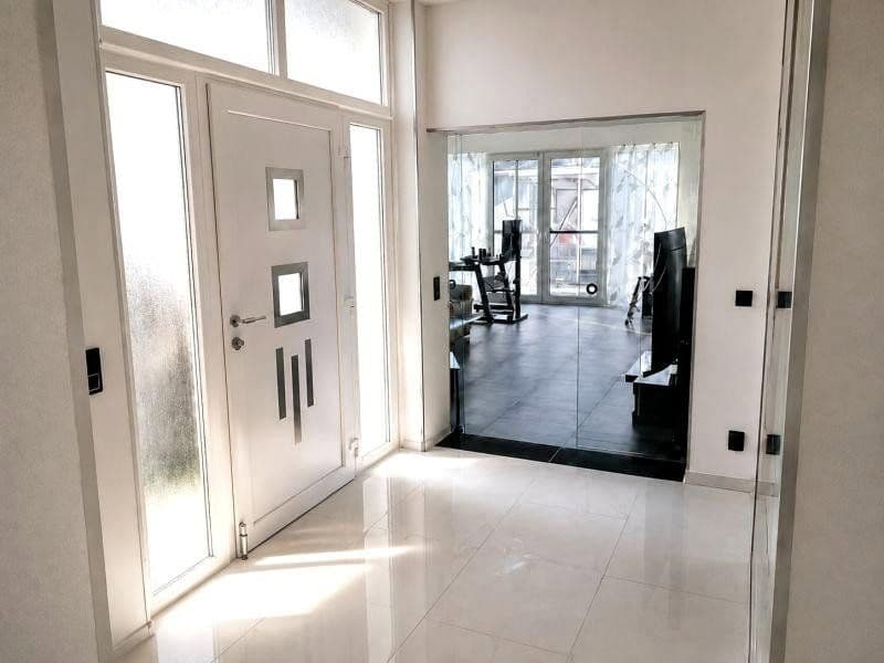 Predaj domu 242 m², pozemok 451 m², Friedrichsdorf, Hesensko Predaj domu 242 m², pozemok 451 m², Friedrichsdorf, Hesensko