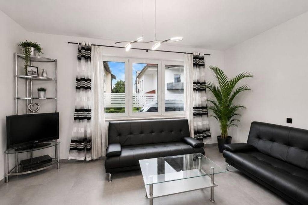 Predaj domu 242 m², pozemok 451 m², Friedrichsdorf, Hesensko Predaj domu 242 m², pozemok 451 m², Friedrichsdorf, Hesensko