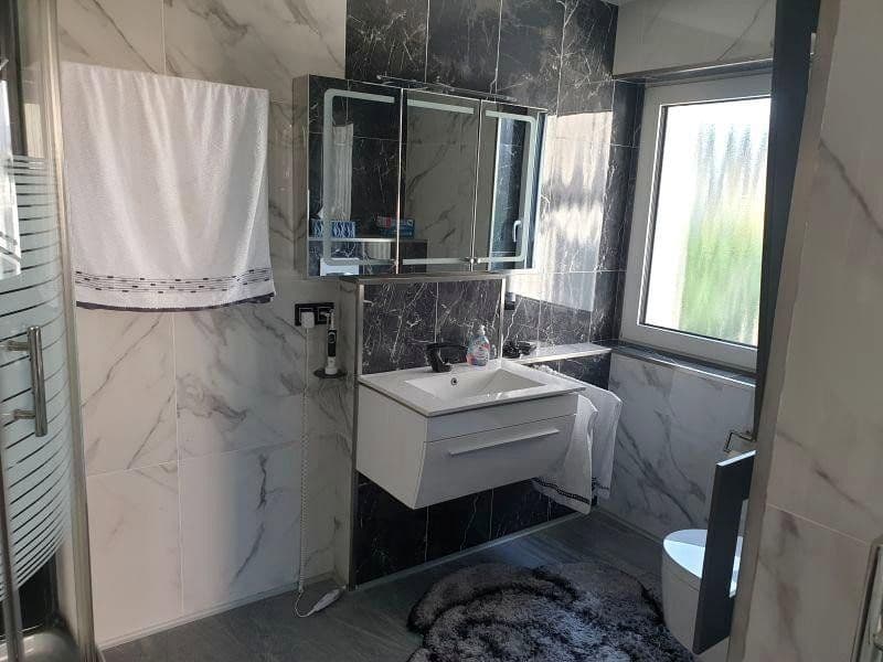 Predaj domu 242 m², pozemok 451 m², Friedrichsdorf, Hesensko Predaj domu 242 m², pozemok 451 m², Friedrichsdorf, Hesensko