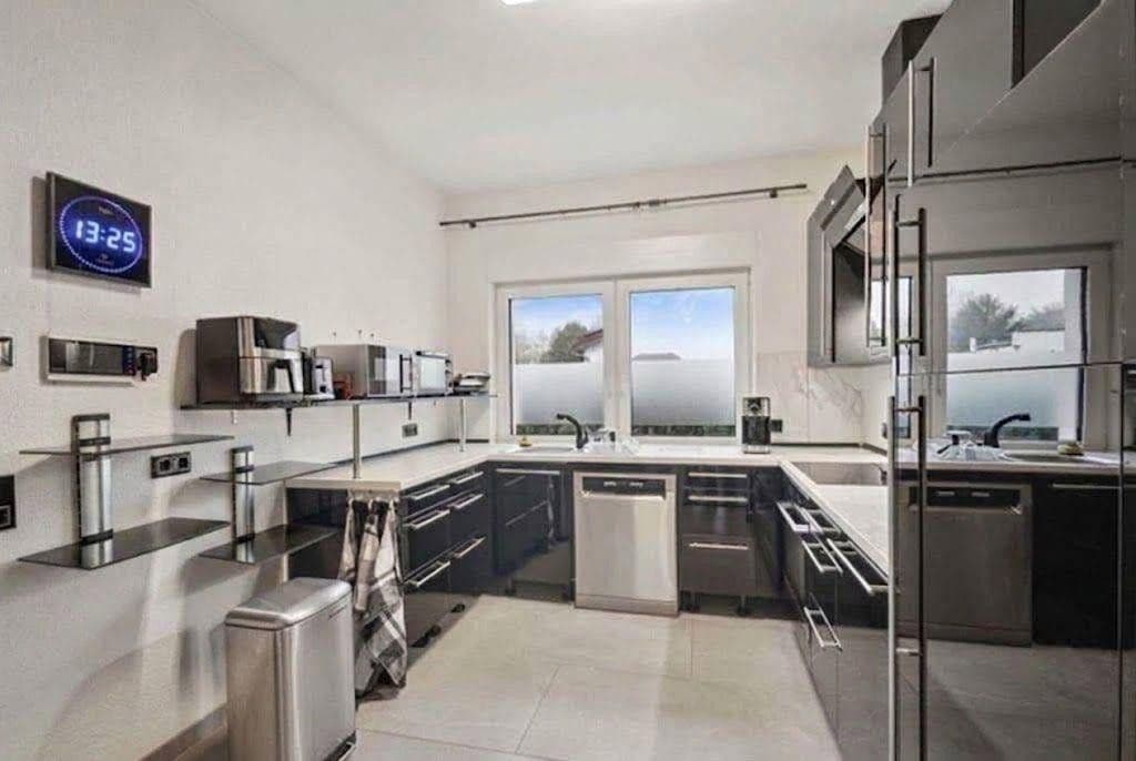 Predaj domu 242 m², pozemok 451 m², Friedrichsdorf, Hesensko Predaj domu 242 m², pozemok 451 m², Friedrichsdorf, Hesensko