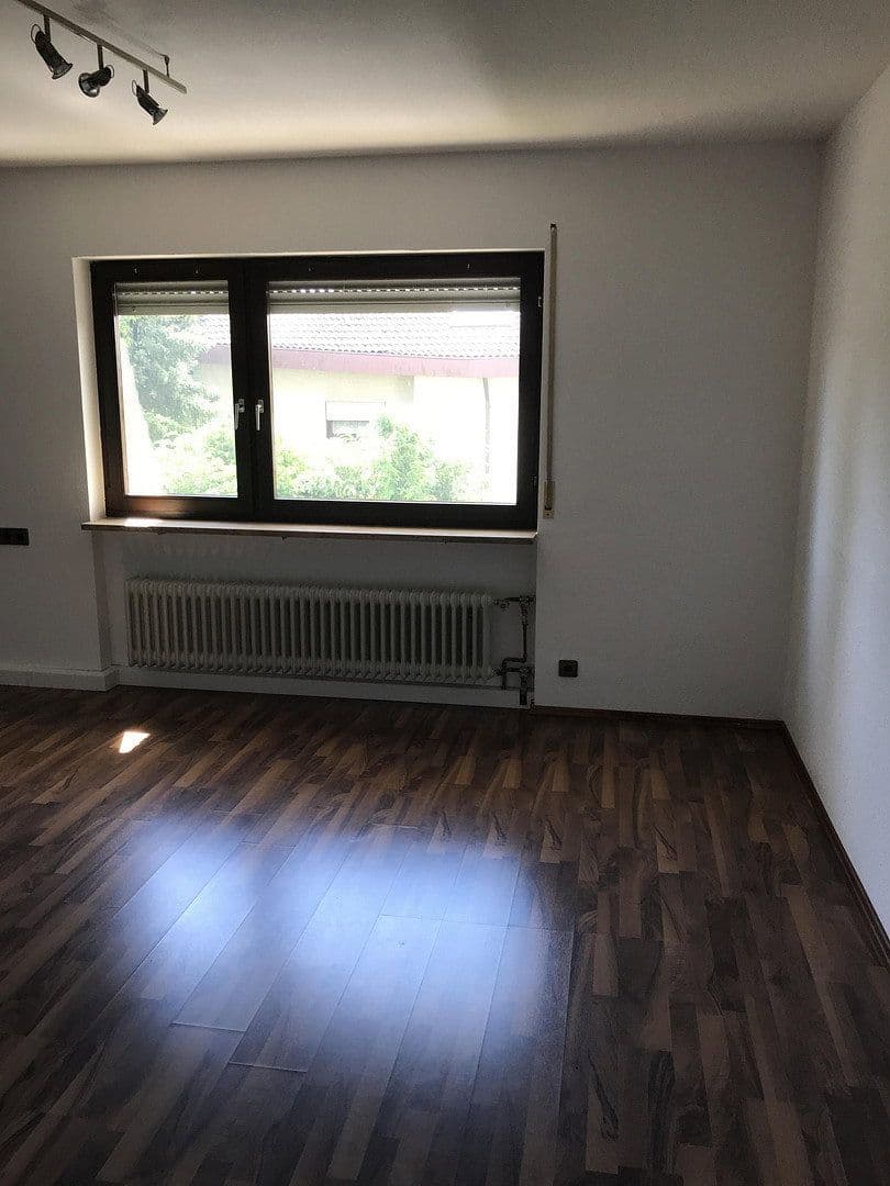 Prenájom bytu 3-izbový 100 m², Friedrichsberg 46, Stuttgart, Bádensko-Wurttembersko Prenájom bytu 3-izbový 100 m², Friedrichsberg 46, Stuttgart, Bádensko-Wurttembersko