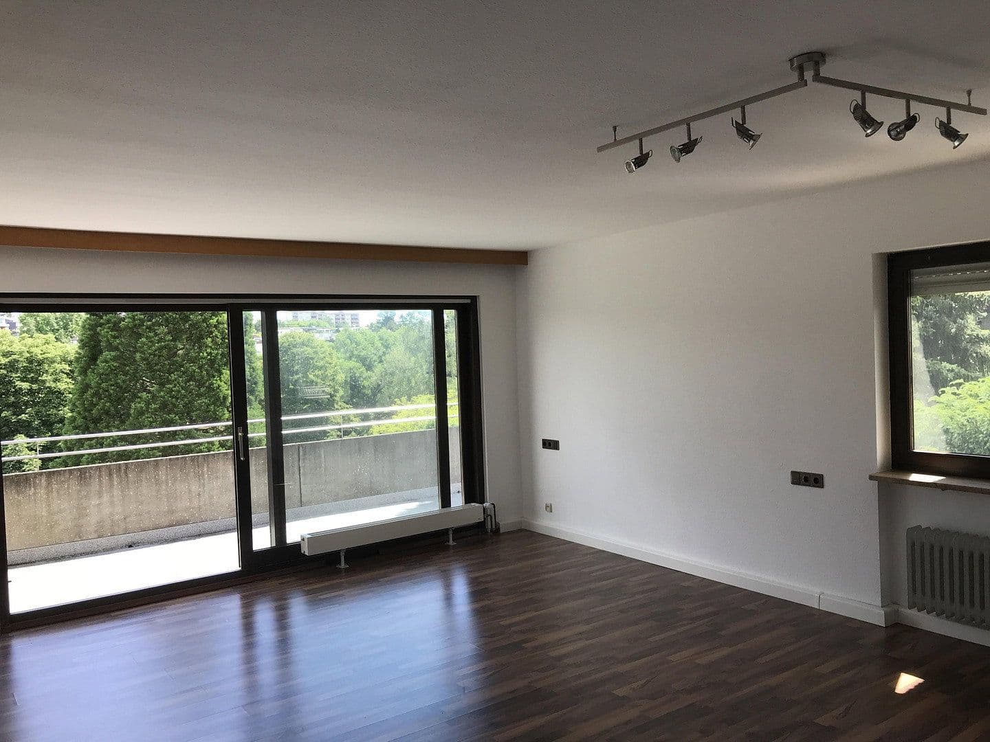 Prenájom bytu 3-izbový 100 m², Friedrichsberg 46, Stuttgart, Bádensko-Wurttembersko Prenájom bytu 3-izbový 100 m², Friedrichsberg 46, Stuttgart, Bádensko-Wurttembersko