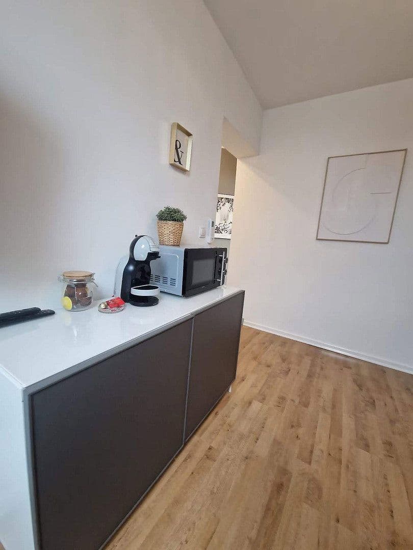 Prenájom bytu 1-izbový 20 m², Ludwigshafen am Rhein, Porýnie-Falcko Prenájom bytu 1-izbový 20 m², Ludwigshafen am Rhein, Porýnie-Falcko