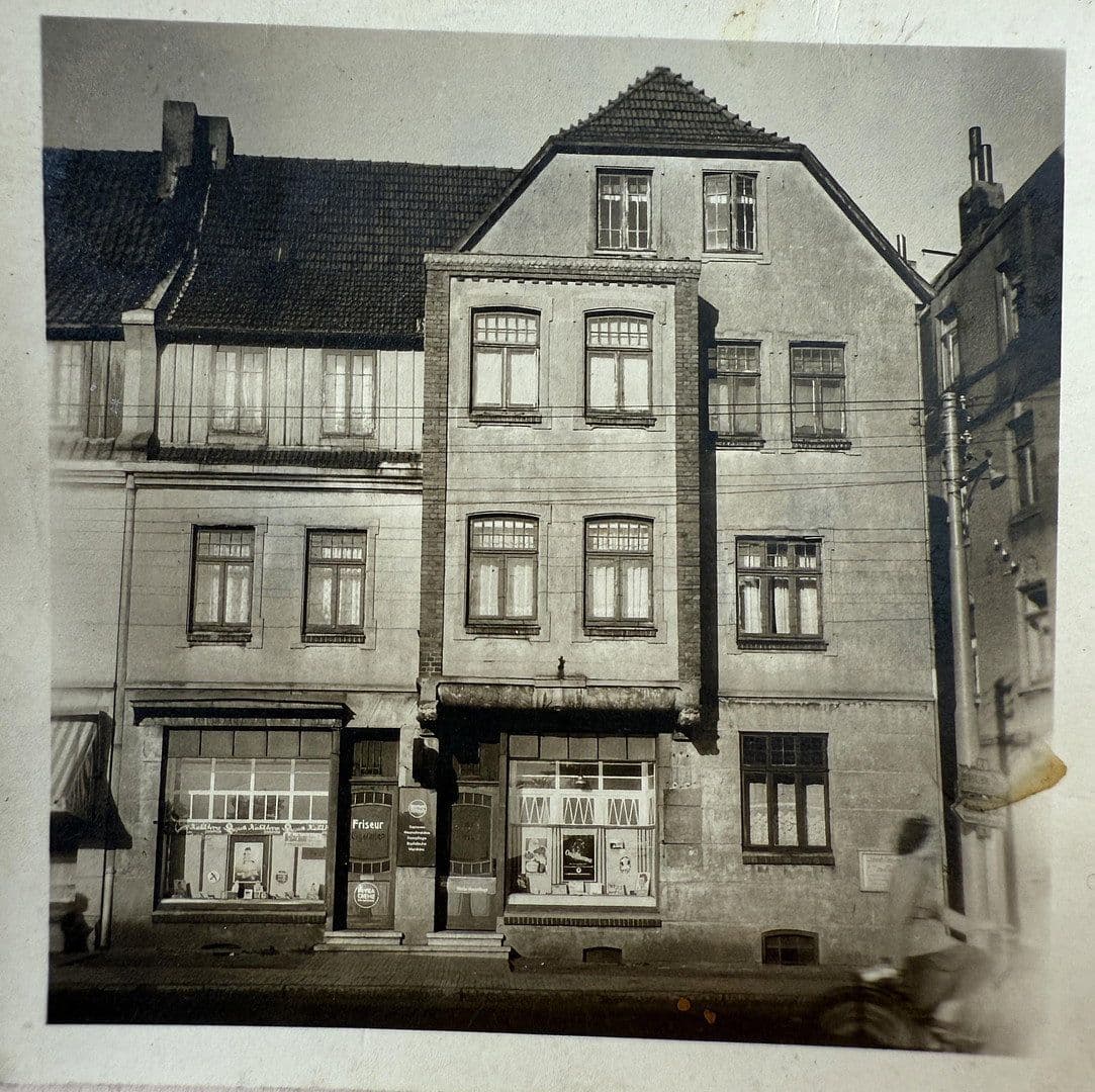 Predaj domu 445 m², pozemok 272 m², Bahnhofstraße 72, Winsen (Luhe), Dolné Sasko Predaj domu 445 m², pozemok 272 m², Bahnhofstraße 72, Winsen (Luhe), Dolné Sasko