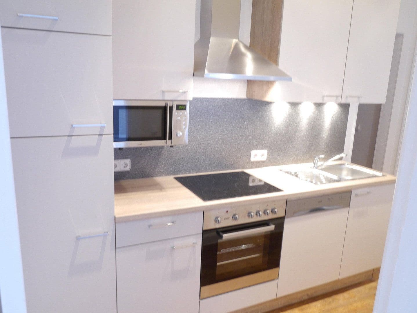 Predaj domu 445 m², pozemok 272 m², Bahnhofstraße 72, Winsen (Luhe), Dolné Sasko Predaj domu 445 m², pozemok 272 m², Bahnhofstraße 72, Winsen (Luhe), Dolné Sasko