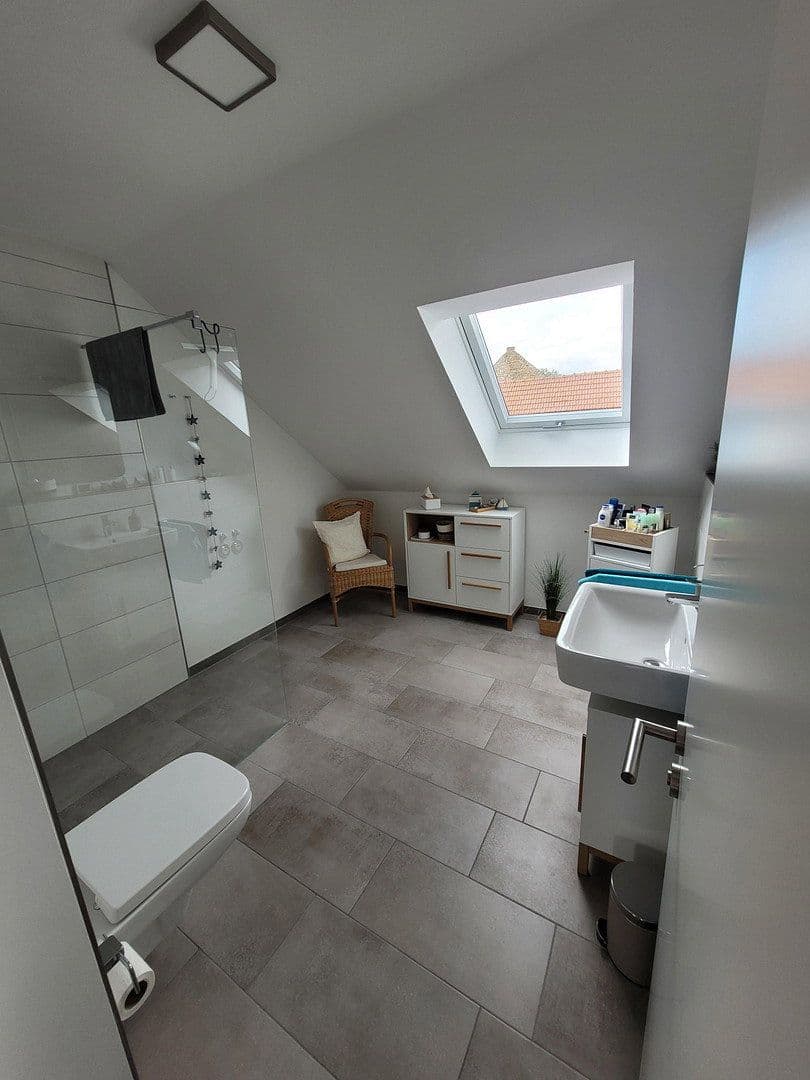 Prenájom bytu 3-izbový 116 m², Im Kleegarten 3, Ober-Hilbersheim, Porýnie-Falcko Prenájom bytu 3-izbový 116 m², Im Kleegarten 3, Ober-Hilbersheim, Porýnie-Falcko