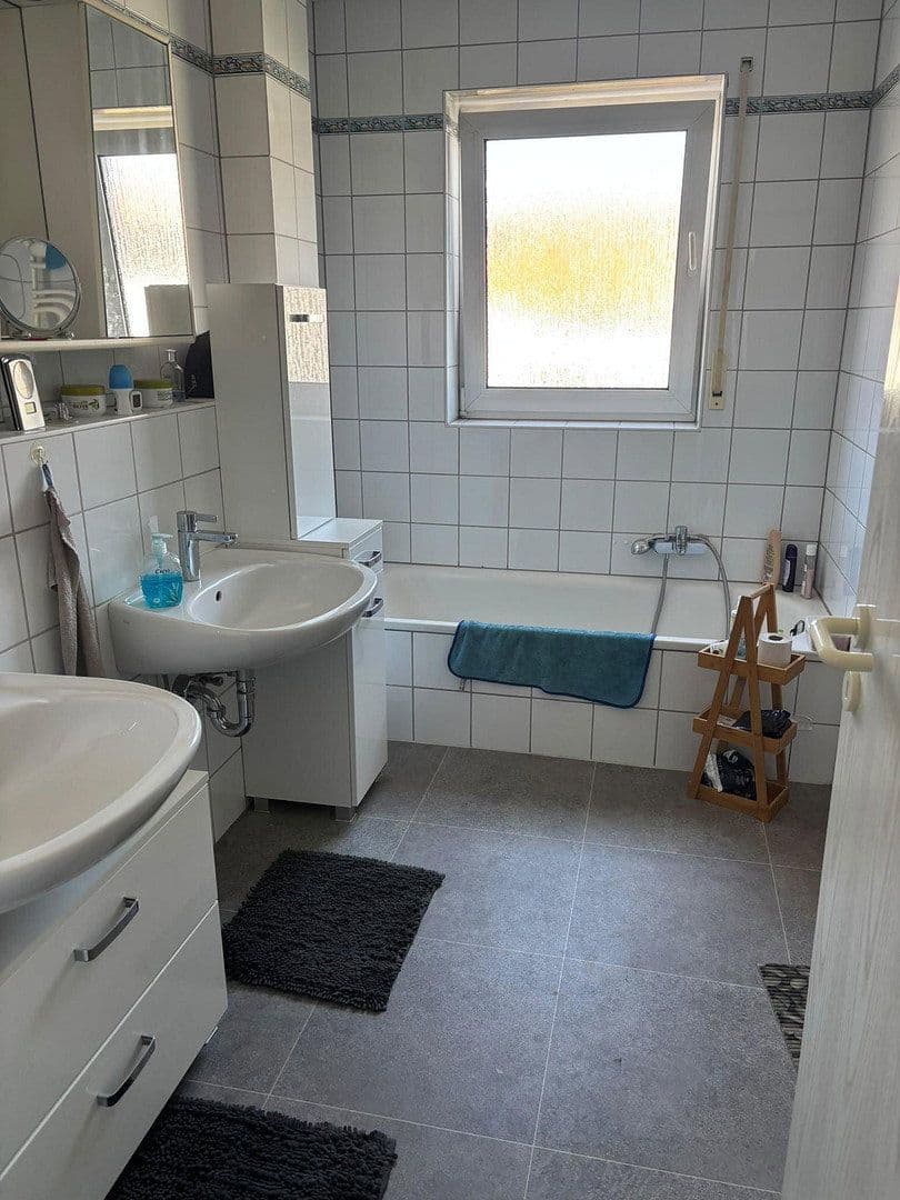 Prenájom bytu 3-izbový 96 m², Schulstraße 20a, Büttelborn, Hesensko Prenájom bytu 3-izbový 96 m², Schulstraße 20a, Büttelborn, Hesensko