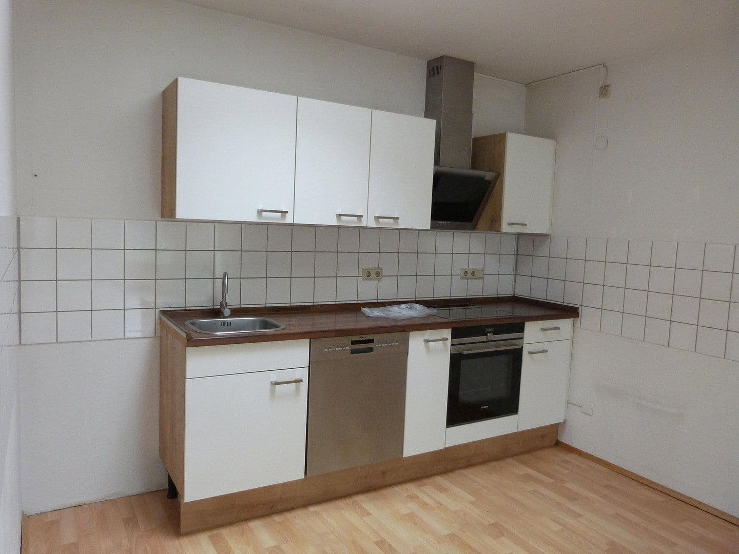 Predaj bytu 3-izbový 85 m², Jülicher Landtsrasse 144a, Neuss, Severné Porýnie - Westfálsko Predaj bytu 3-izbový 85 m², Jülicher Landtsrasse 144a, Neuss, Severné Porýnie - Westfálsko