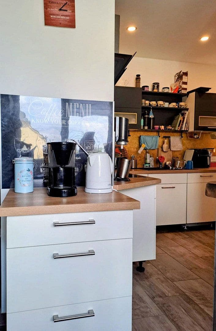 Prenájom bytu 6-izbový 145 m², Paul-Seydel-Str. 20, Limbach-Oberfrohna, Sasko Prenájom bytu 6-izbový 145 m², Paul-Seydel-Str. 20, Limbach-Oberfrohna, Sasko