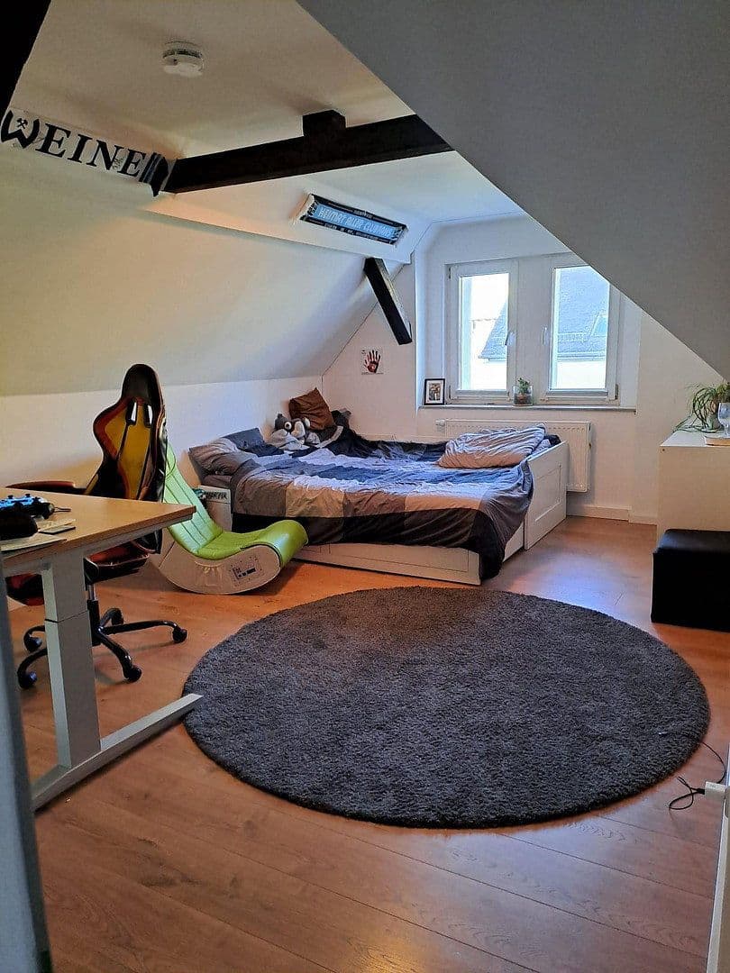 Prenájom bytu 6-izbový 145 m², Paul-Seydel-Str. 20, Limbach-Oberfrohna, Sasko Prenájom bytu 6-izbový 145 m², Paul-Seydel-Str. 20, Limbach-Oberfrohna, Sasko