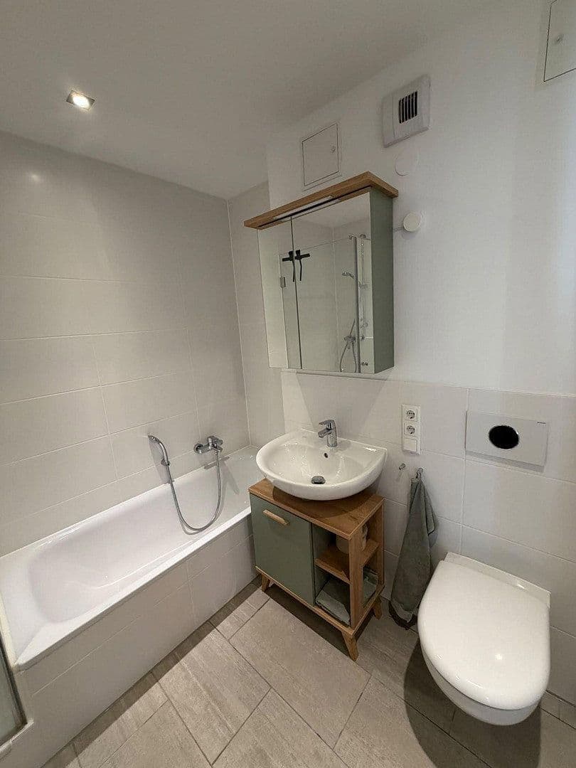 Prenájom bytu 3-izbový 58 m², Ohlstadter Str. 23, München, Bavorsko Prenájom bytu 3-izbový 58 m², Ohlstadter Str. 23, München, Bavorsko