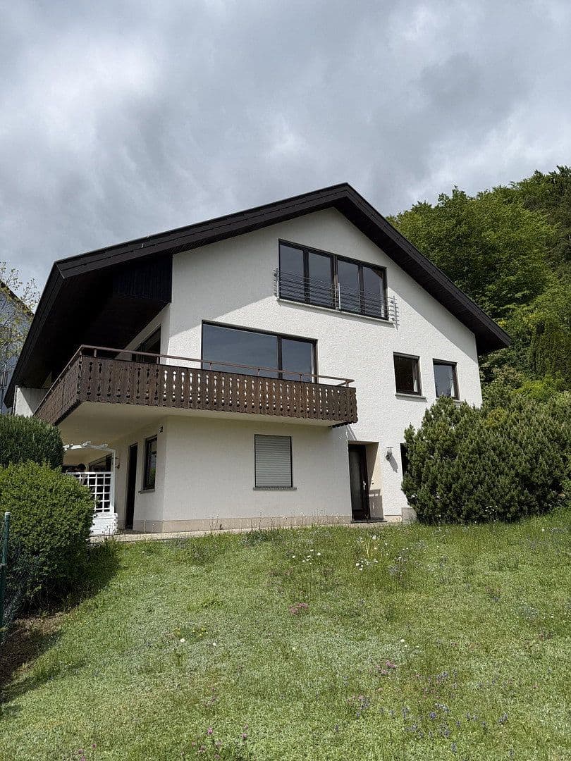 Prenájom bytu 3-izbový 101 m², Albstadt, Bádensko-Wurttembersko Prenájom bytu 3-izbový 101 m², Albstadt, Bádensko-Wurttembersko
