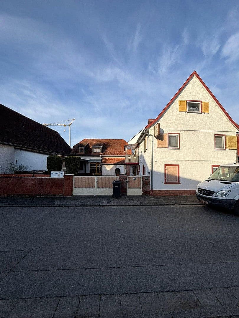 Predaj domu 260 m², pozemok 453 m², Groß-Gerau, Hesensko Predaj domu 260 m², pozemok 453 m², Groß-Gerau, Hesensko