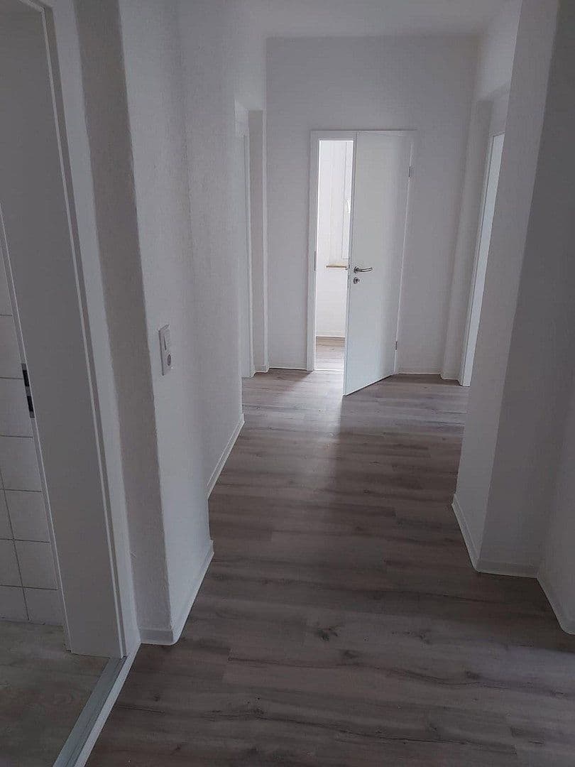Prenájom bytu 4-izbový 123 m², Flurstraße 2b, Zwickau, Sasko Prenájom bytu 4-izbový 123 m², Flurstraße 2b, Zwickau, Sasko
