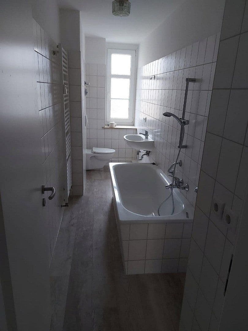 Prenájom bytu 4-izbový 123 m², Flurstraße 2b, Zwickau, Sasko Prenájom bytu 4-izbový 123 m², Flurstraße 2b, Zwickau, Sasko