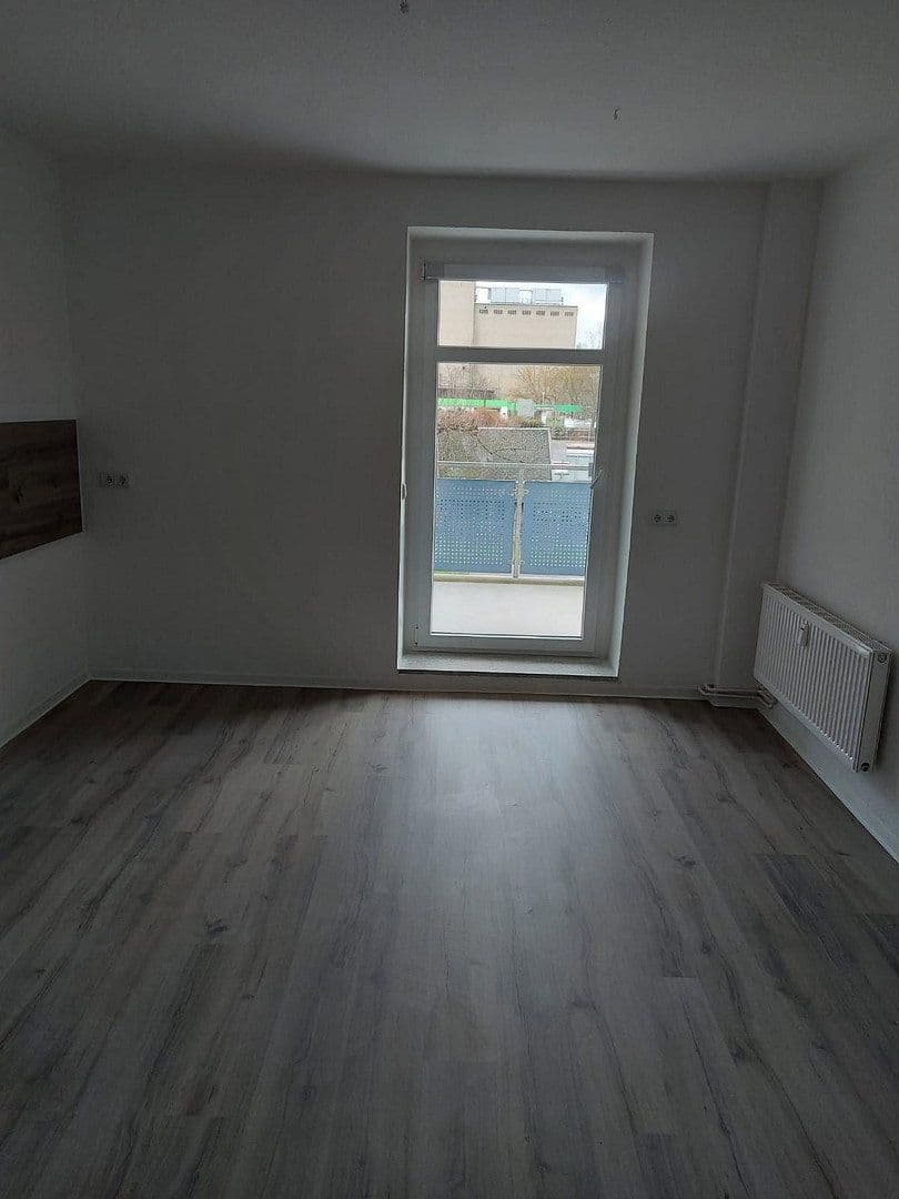 Prenájom bytu 4-izbový 123 m², Flurstraße 2b, Zwickau, Sasko Prenájom bytu 4-izbový 123 m², Flurstraße 2b, Zwickau, Sasko