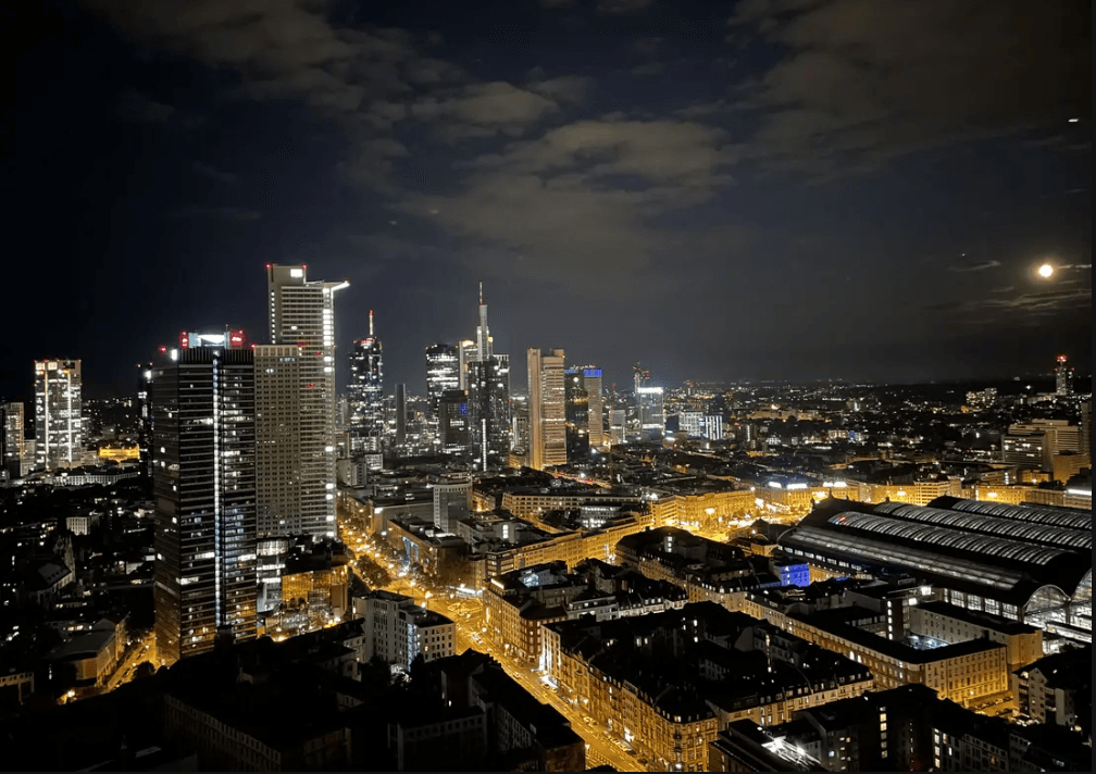 Prenájom bytu 4-izbový 112 m², Frankfurt, Hesensko Prenájom bytu 4-izbový 112 m², Frankfurt, Hesensko