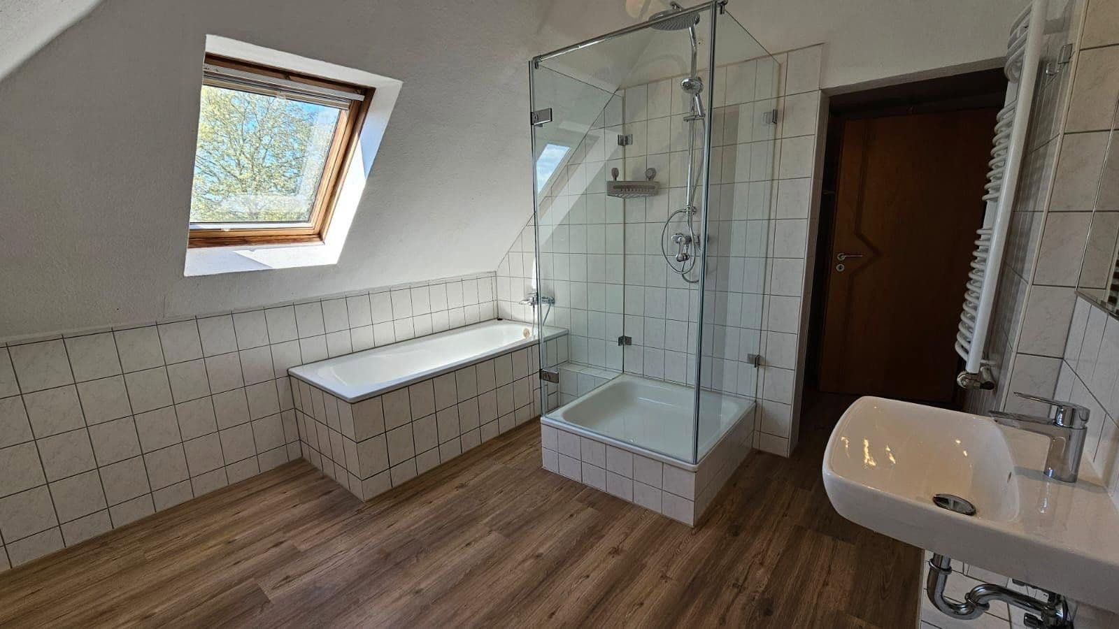 Prenájom bytu 3-izbový 117 m², Menglinghauser Str. 374, Dortmund, Severné Porýnie - Westfálsko Prenájom bytu 3-izbový 117 m², Menglinghauser Str. 374, Dortmund, Severné Porýnie - Westfálsko