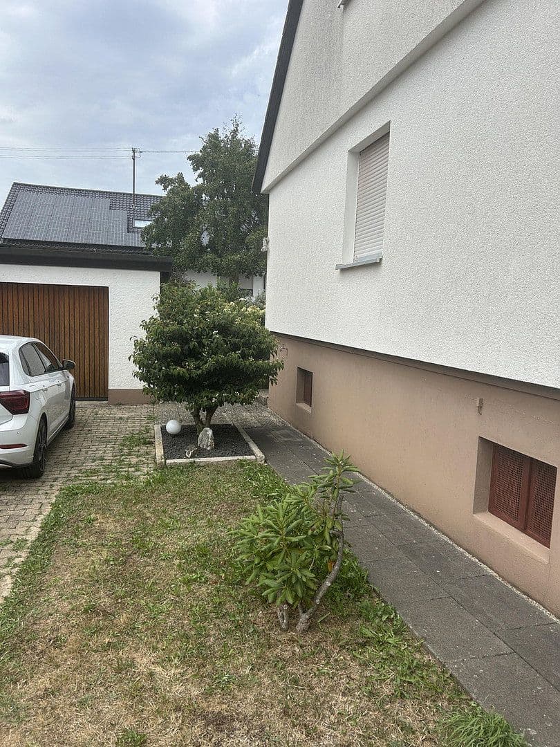 Predaj domu 145 m², pozemok 704 m², Schlat, Bádensko-Wurttembersko Predaj domu 145 m², pozemok 704 m², Schlat, Bádensko-Wurttembersko