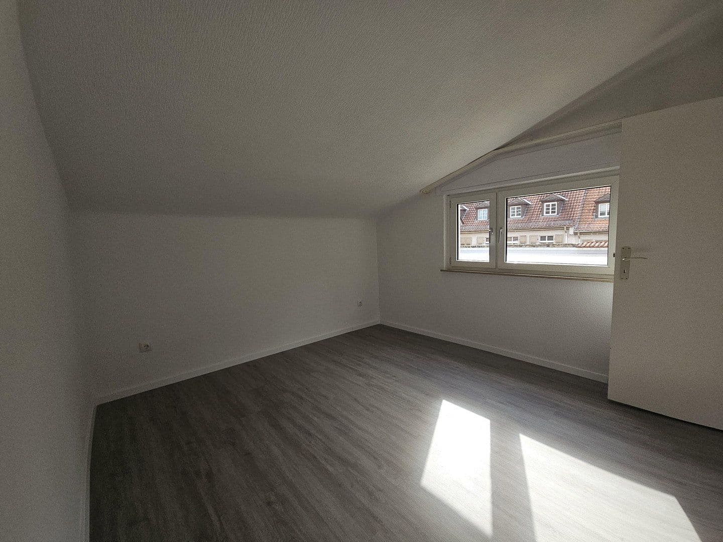 Prenájom bytu 4-izbový 97 m², Emrichruhstraße 41, Mainz, Porýnie-Falcko Prenájom bytu 4-izbový 97 m², Emrichruhstraße 41, Mainz, Porýnie-Falcko