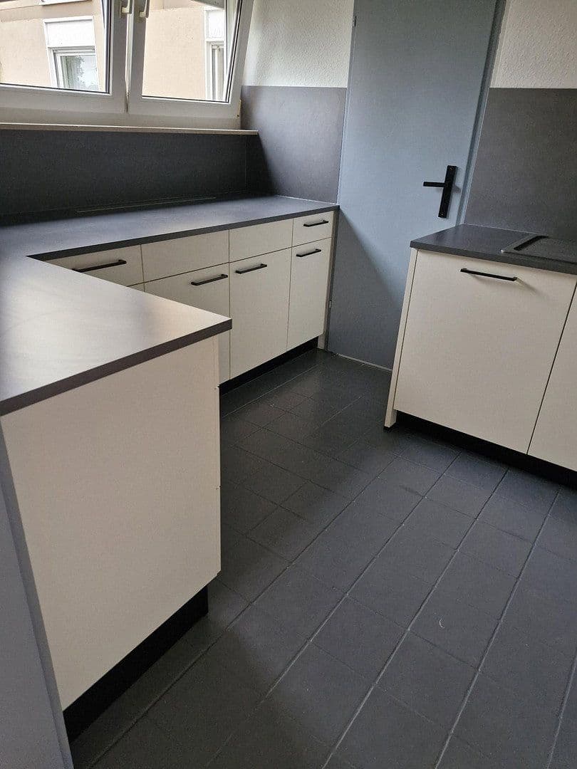 Prenájom bytu 4-izbový 107 m², Ludwigshafen pfingstweide, Porýnie-Falcko Prenájom bytu 4-izbový 107 m², Ludwigshafen pfingstweide, Porýnie-Falcko