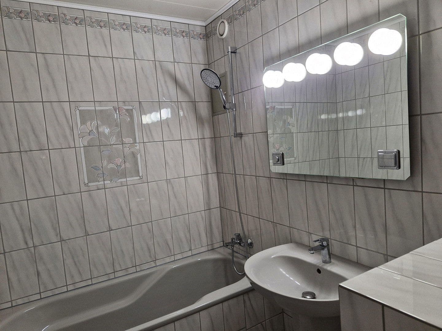 Prenájom bytu 4-izbový 107 m², Ludwigshafen pfingstweide, Porýnie-Falcko Prenájom bytu 4-izbový 107 m², Ludwigshafen pfingstweide, Porýnie-Falcko