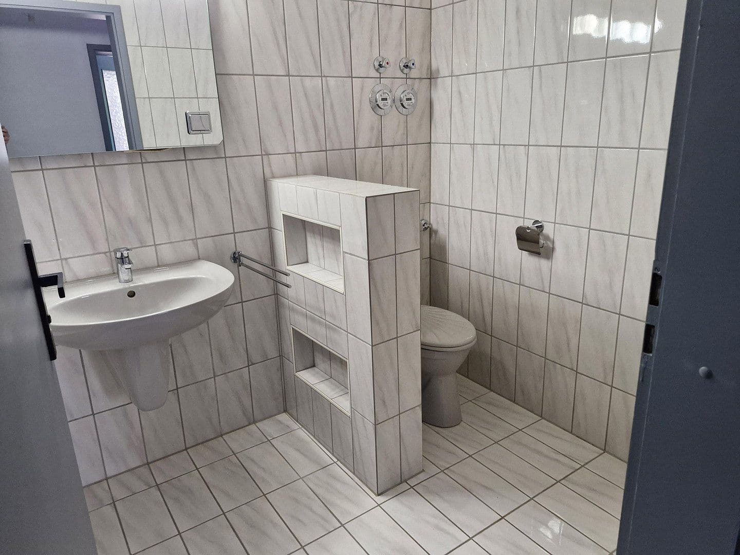 Prenájom bytu 4-izbový 107 m², Ludwigshafen pfingstweide, Porýnie-Falcko Prenájom bytu 4-izbový 107 m², Ludwigshafen pfingstweide, Porýnie-Falcko
