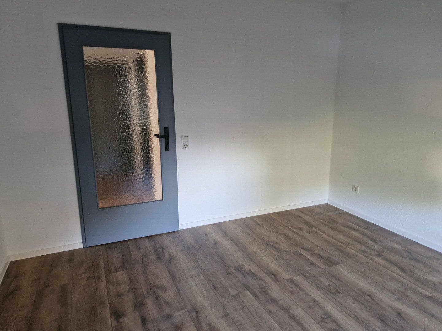 Prenájom bytu 4-izbový 107 m², Ludwigshafen pfingstweide, Porýnie-Falcko Prenájom bytu 4-izbový 107 m², Ludwigshafen pfingstweide, Porýnie-Falcko