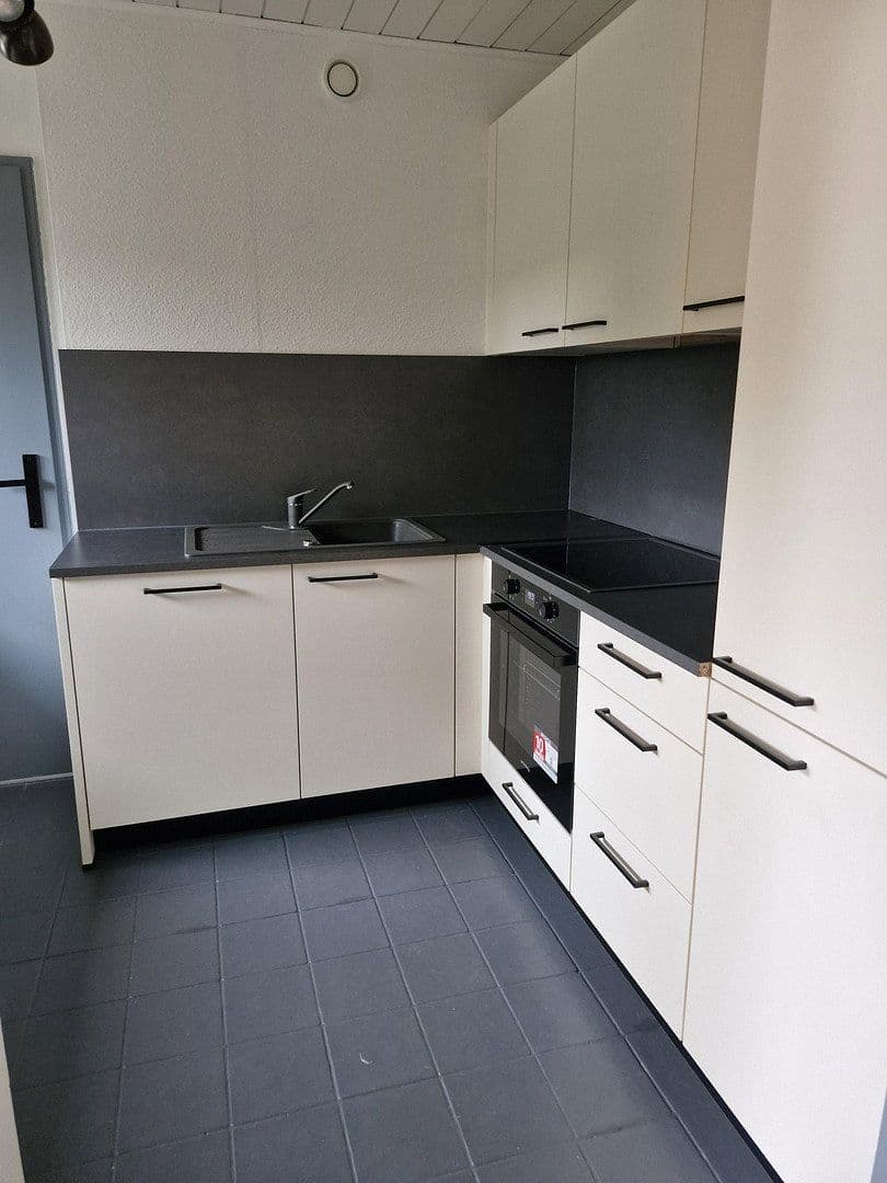 Prenájom bytu 4-izbový 107 m², Ludwigshafen pfingstweide, Porýnie-Falcko Prenájom bytu 4-izbový 107 m², Ludwigshafen pfingstweide, Porýnie-Falcko