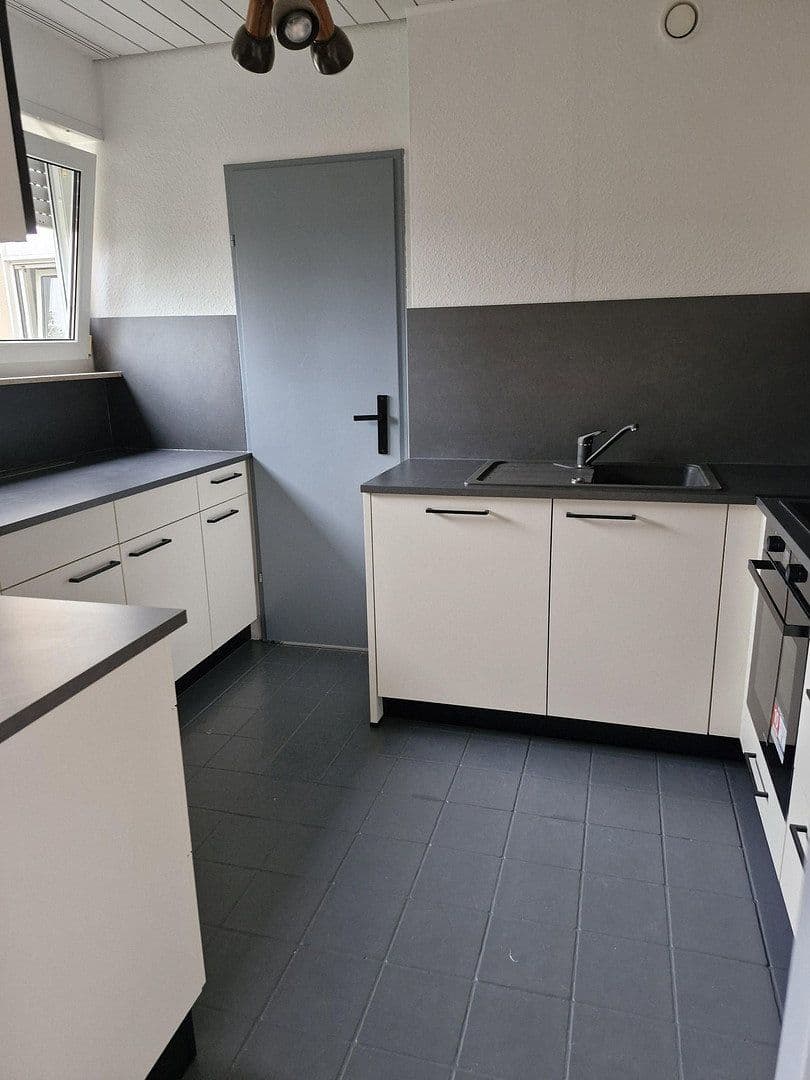 Prenájom bytu 4-izbový 107 m², Ludwigshafen pfingstweide, Porýnie-Falcko Prenájom bytu 4-izbový 107 m², Ludwigshafen pfingstweide, Porýnie-Falcko