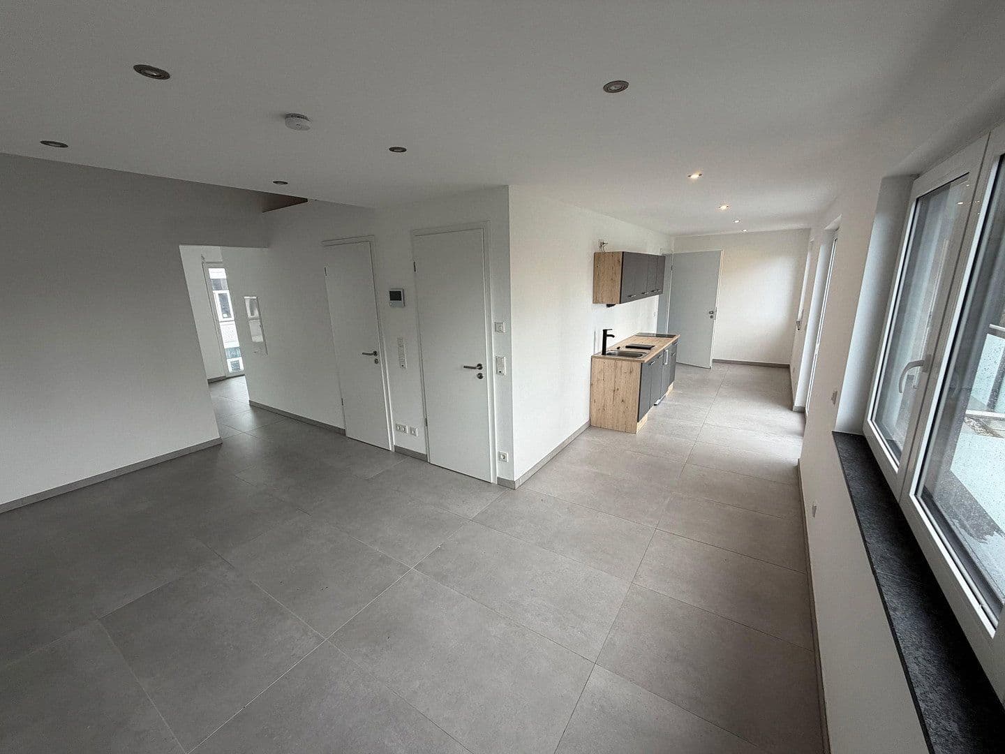 Prenájom bytu 2-izbový 70 m², Düsseldorfer Strasse 3, Köln, Severné Porýnie - Westfálsko Prenájom bytu 2-izbový 70 m², Düsseldorfer Strasse 3, Köln, Severné Porýnie - Westfálsko