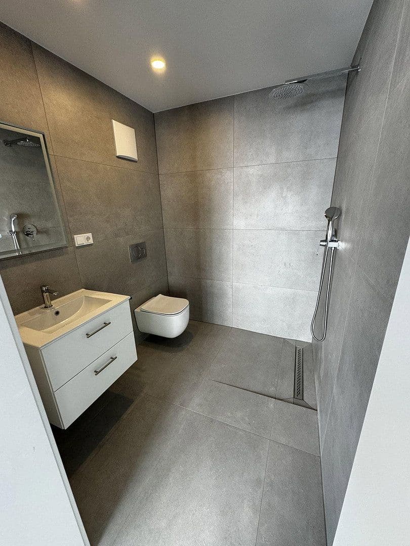 Prenájom bytu 2-izbový 70 m², Düsseldorfer Strasse 3, Köln, Severné Porýnie - Westfálsko Prenájom bytu 2-izbový 70 m², Düsseldorfer Strasse 3, Köln, Severné Porýnie - Westfálsko