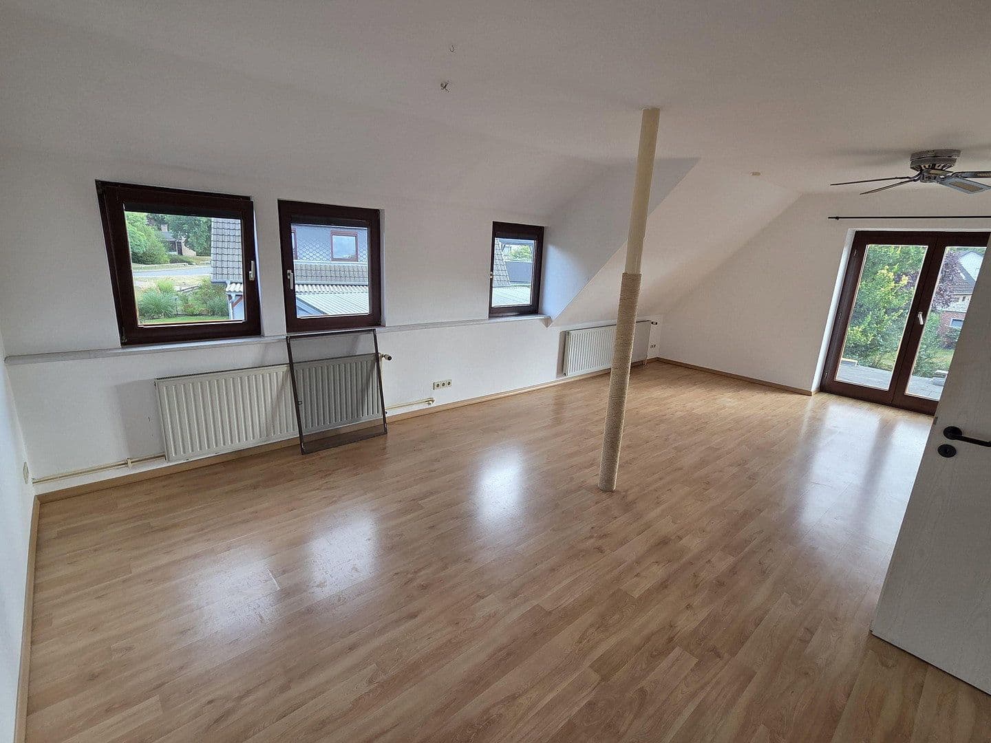 Prenájom bytu 3-izbový 115 m², Thedinghausen, Dolné Sasko Prenájom bytu 3-izbový 115 m², Thedinghausen, Dolné Sasko