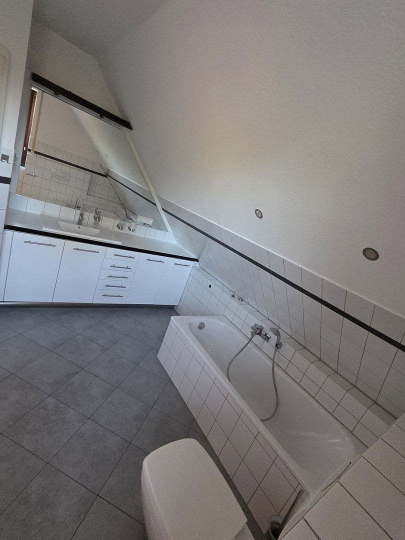 Prenájom bytu 3-izbový 115 m², Thedinghausen, Dolné Sasko Prenájom bytu 3-izbový 115 m², Thedinghausen, Dolné Sasko
