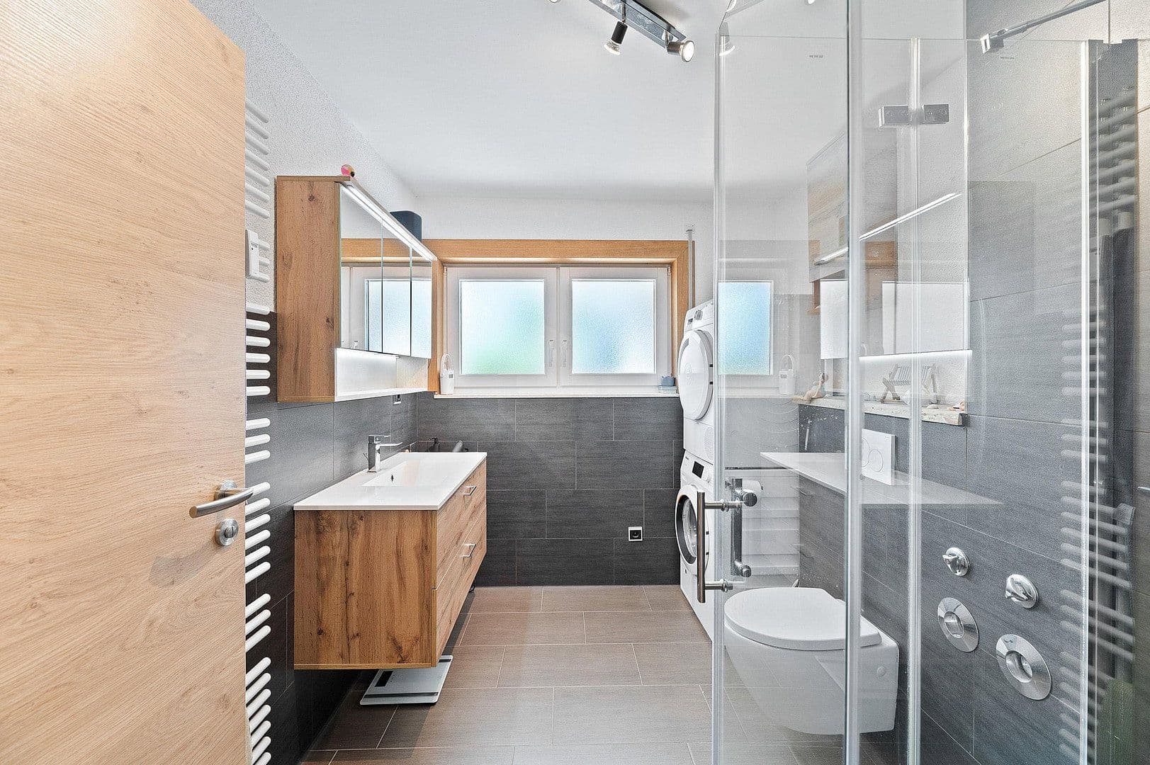 Prenájom bytu 4-izbový 110 m², Leonberg, Bádensko-Wurttembersko Prenájom bytu 4-izbový 110 m², Leonberg, Bádensko-Wurttembersko