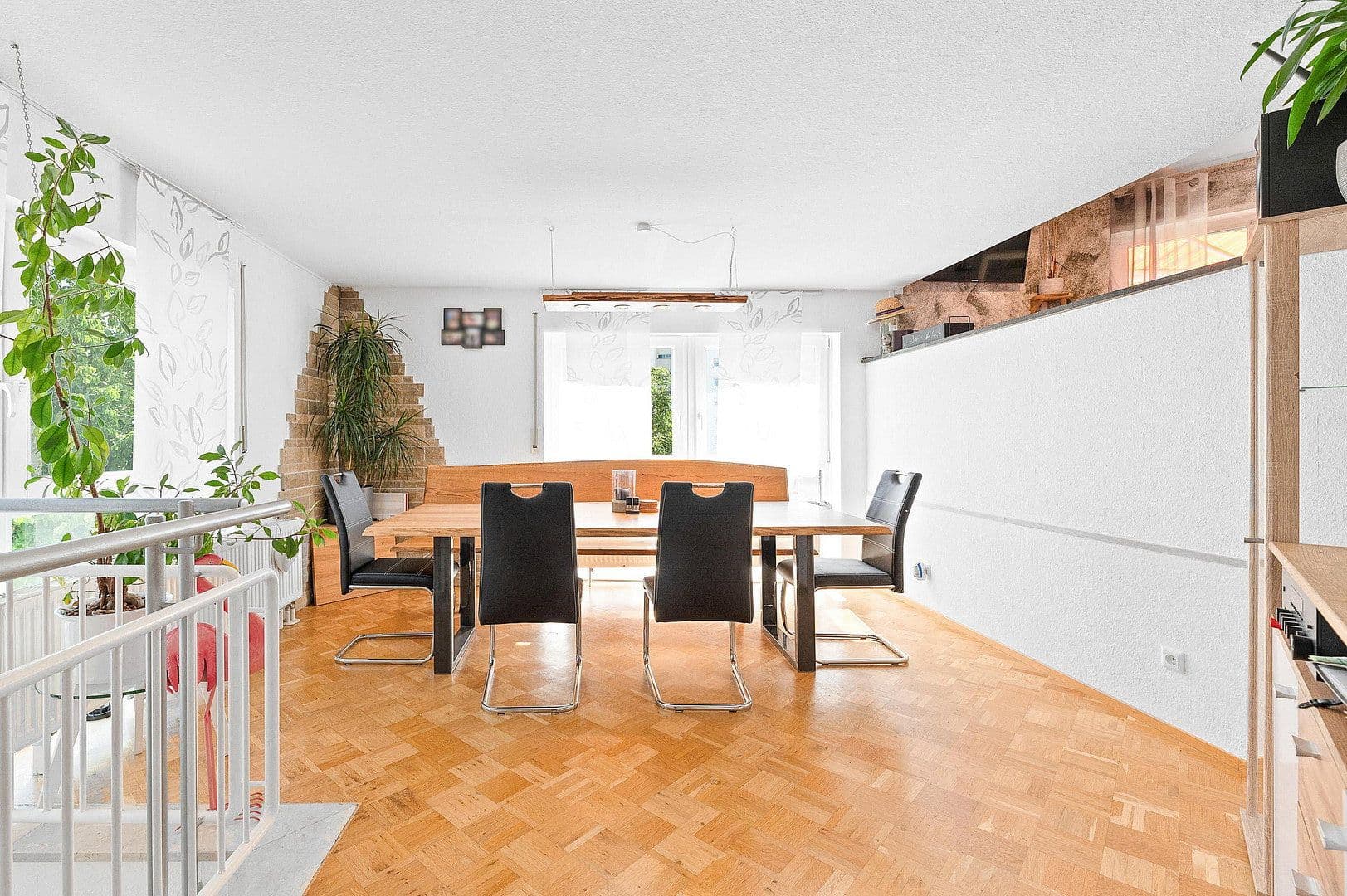 Prenájom bytu 4-izbový 110 m², Leonberg, Bádensko-Wurttembersko Prenájom bytu 4-izbový 110 m², Leonberg, Bádensko-Wurttembersko