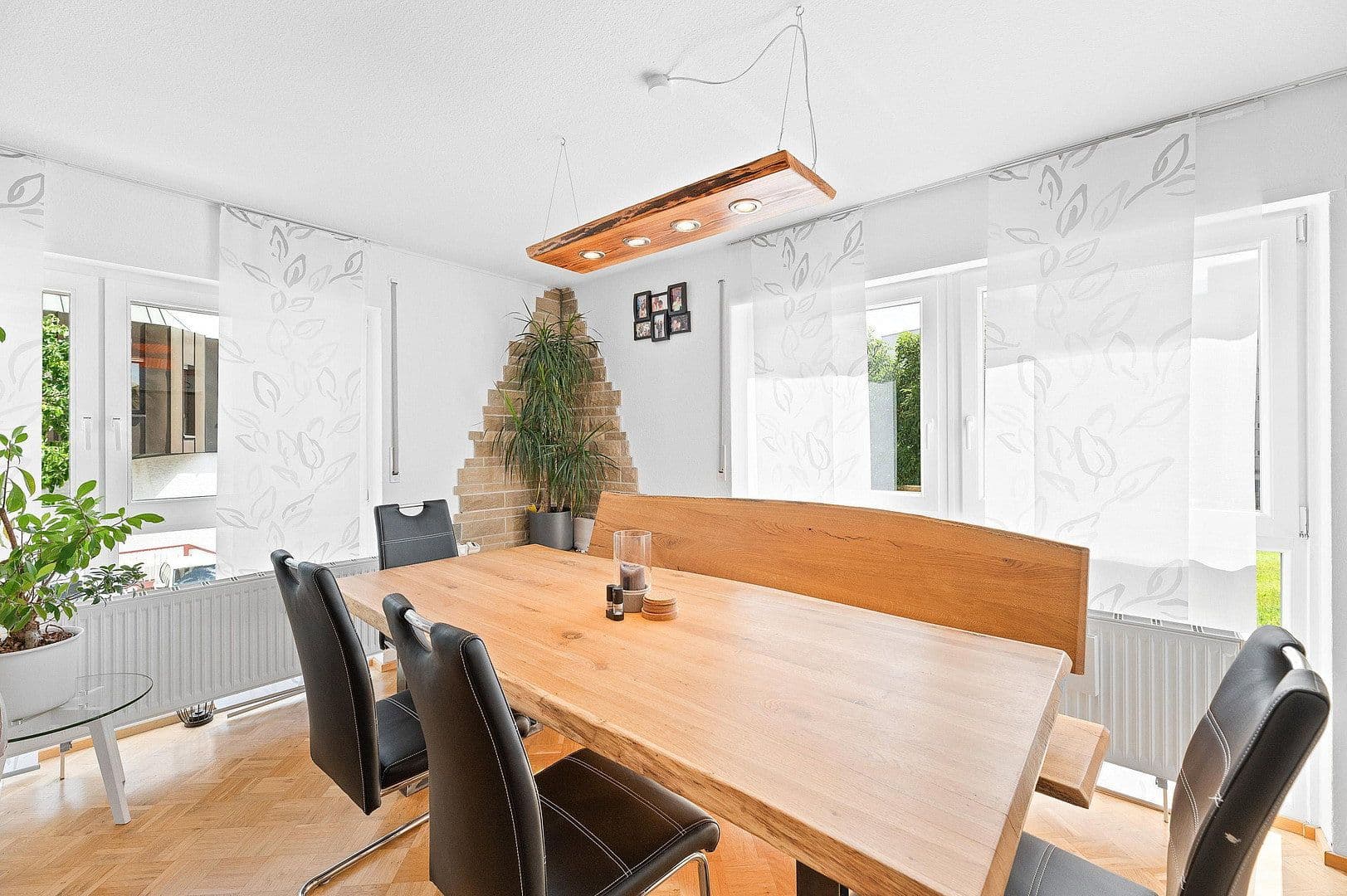 Prenájom bytu 4-izbový 110 m², Leonberg, Bádensko-Wurttembersko Prenájom bytu 4-izbový 110 m², Leonberg, Bádensko-Wurttembersko