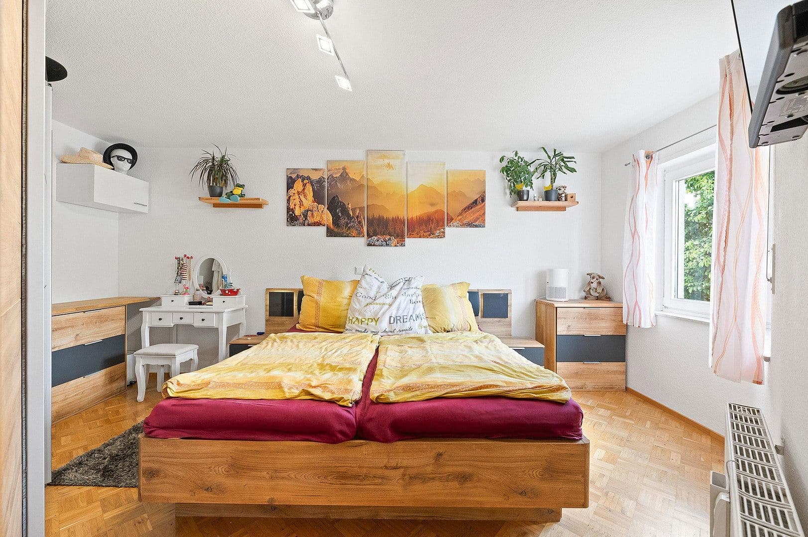 Prenájom bytu 4-izbový 110 m², Leonberg, Bádensko-Wurttembersko Prenájom bytu 4-izbový 110 m², Leonberg, Bádensko-Wurttembersko