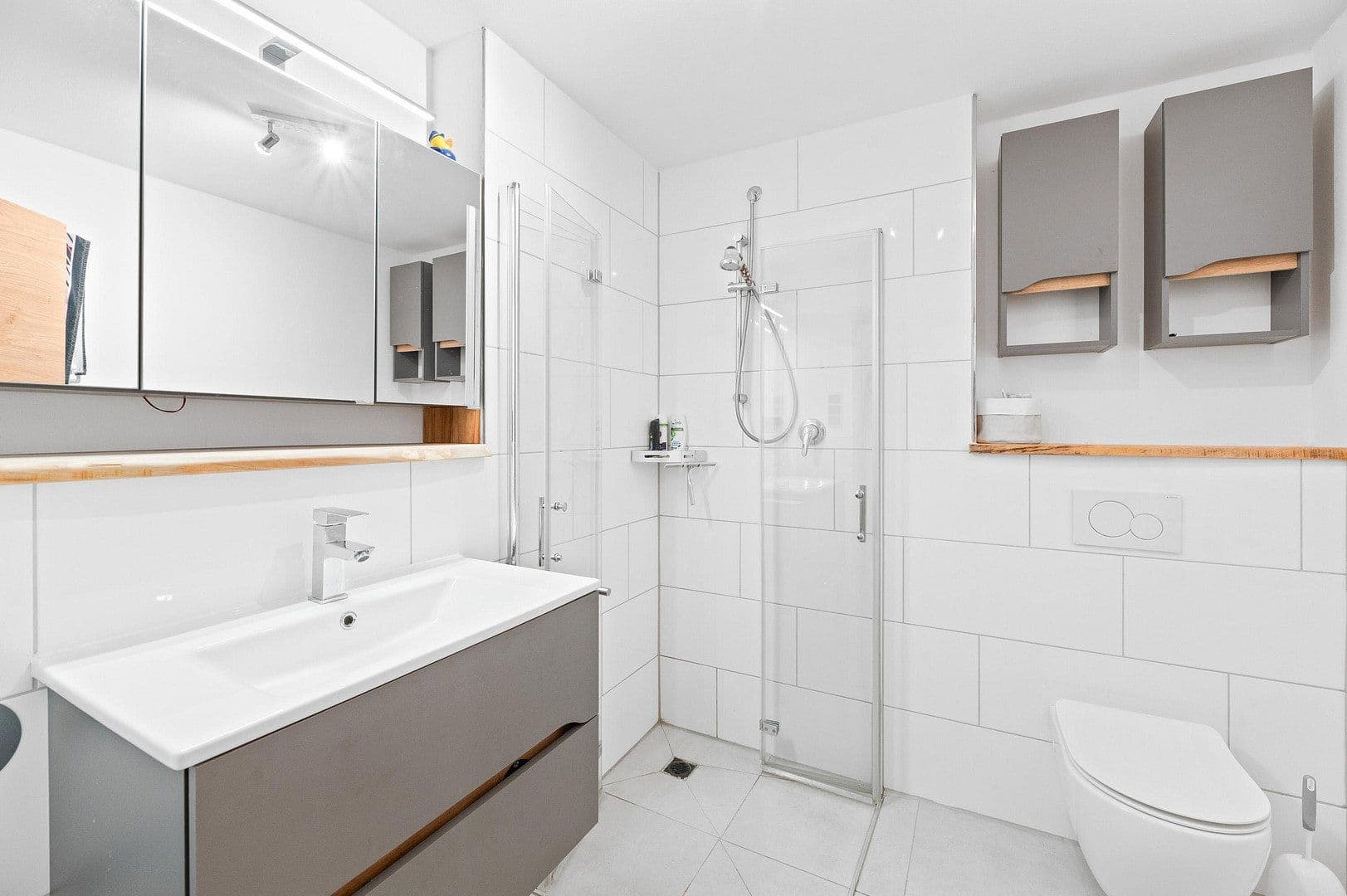 Prenájom bytu 4-izbový 110 m², Leonberg, Bádensko-Wurttembersko Prenájom bytu 4-izbový 110 m², Leonberg, Bádensko-Wurttembersko